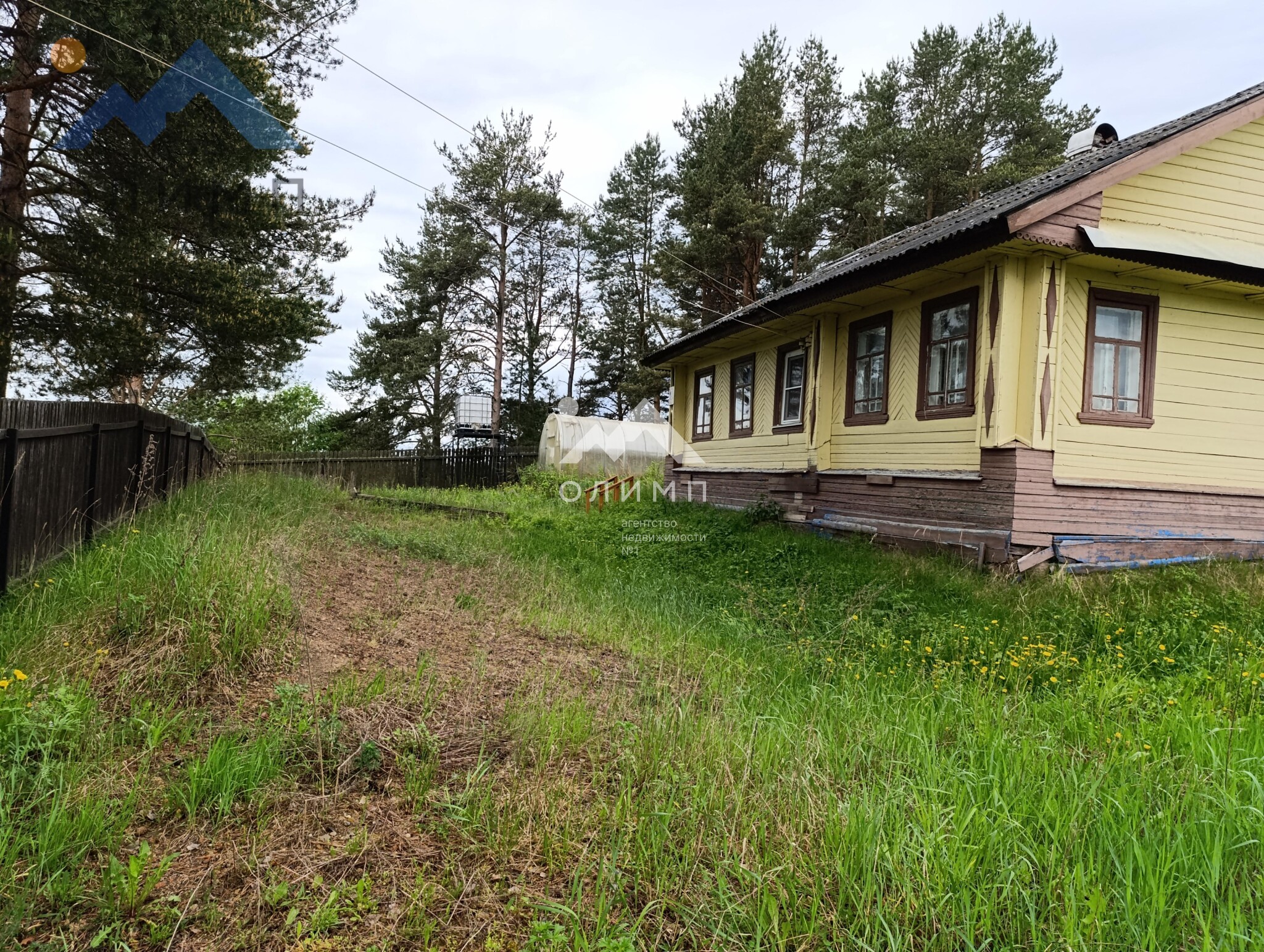 Россия, Вологодская область, село Сямжа, Комсомольская улица, 8
