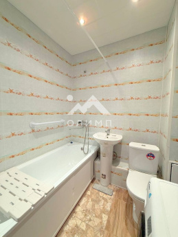 Россия, Вологодская область, Сокольский муниципальный округ, деревня Марковское, Центральная улица, 5